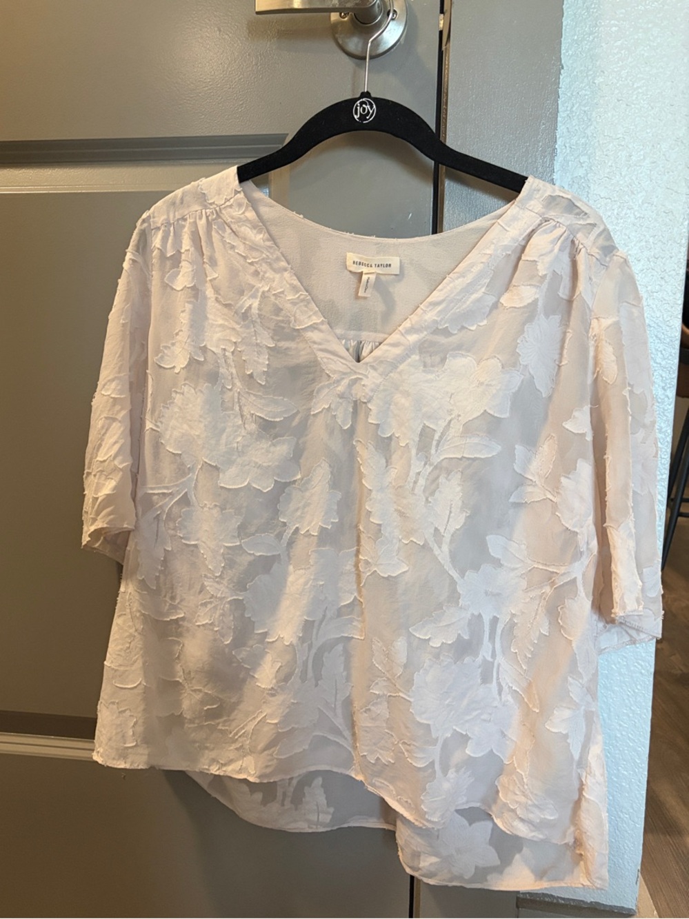Rebecca Taylor Textured V-Neck Floral Overlay Blouse in Pale Pink